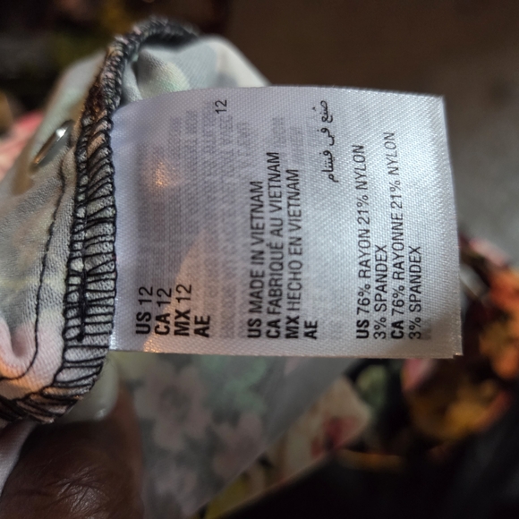 INC International Concepts High Waist Black and Red Shorts - Picture 4 of 4